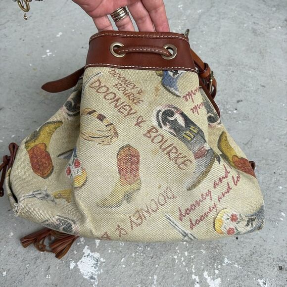 Vintage Dooney and Burke drawstring bag - Picture 4 of 9